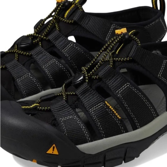 Keen Black Outdoor Sandals with Strappy Design and Toe Protection - Picture 1 of 8